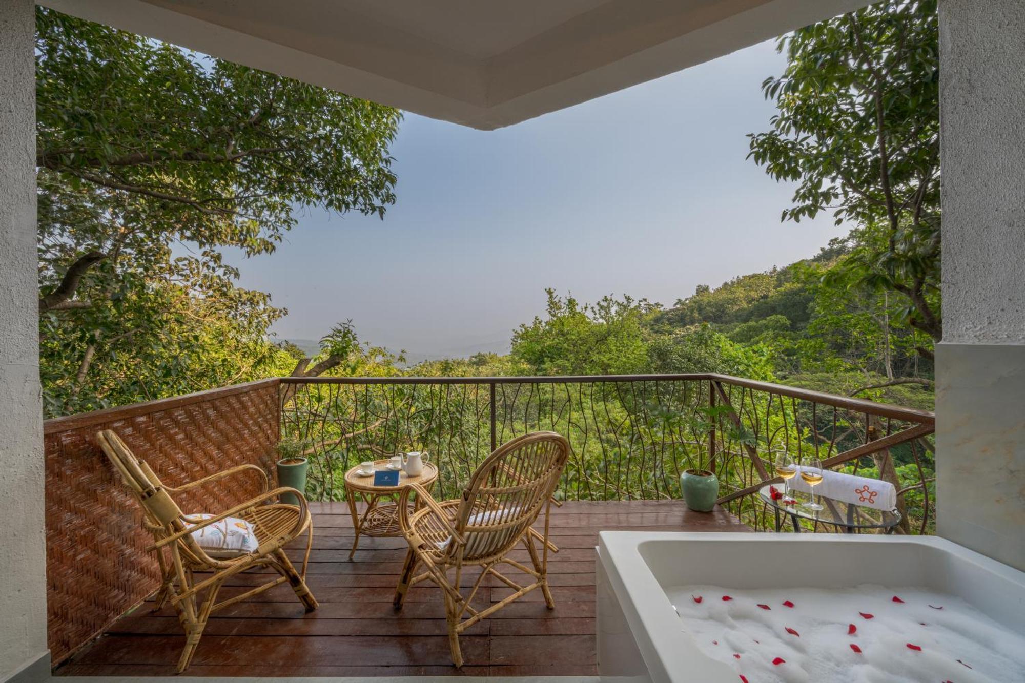 Saffronstays Aranya & Raanwaara Villa Ambavna