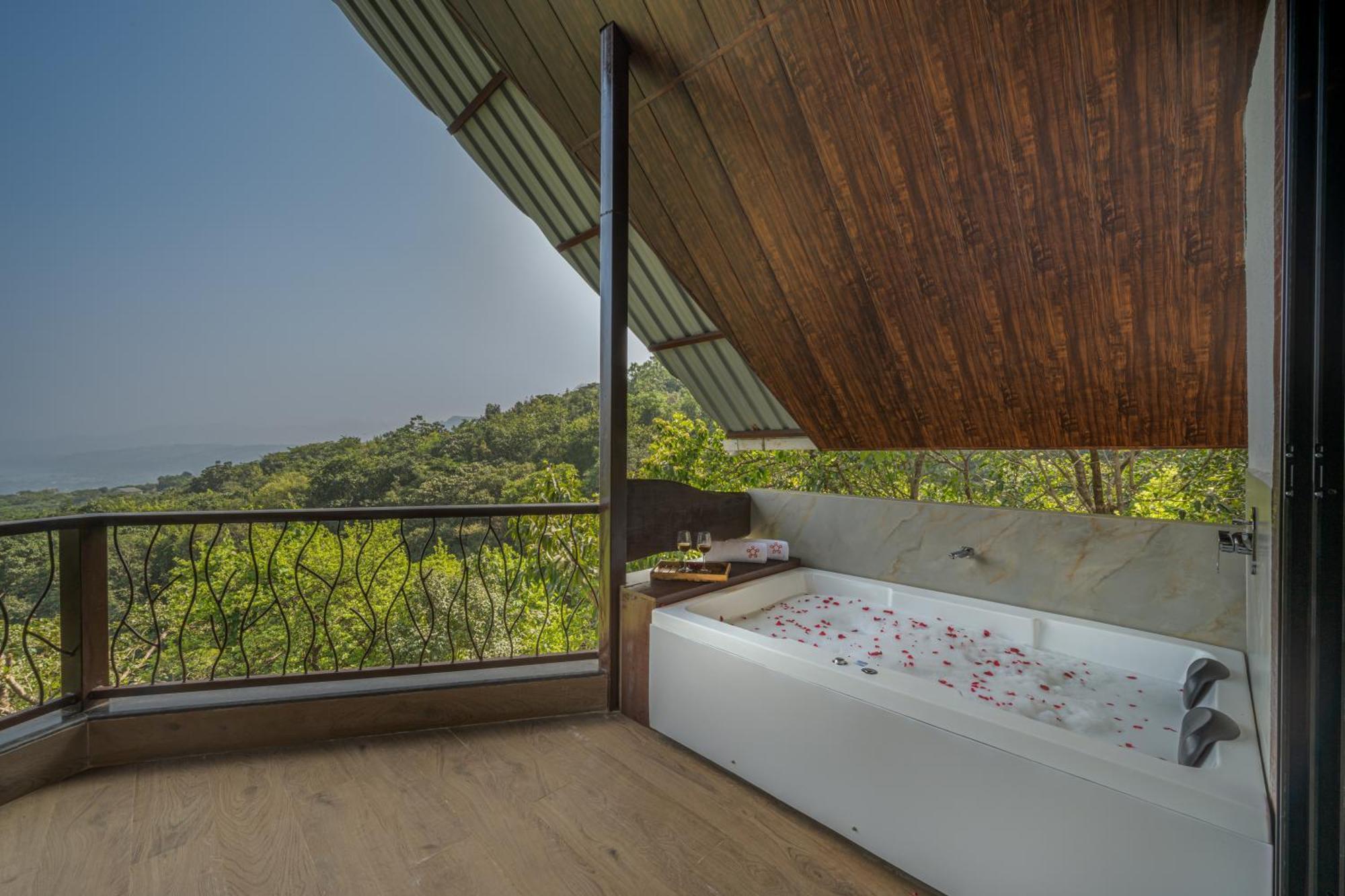 Villa Saffronstays Aranya & Raanwaara